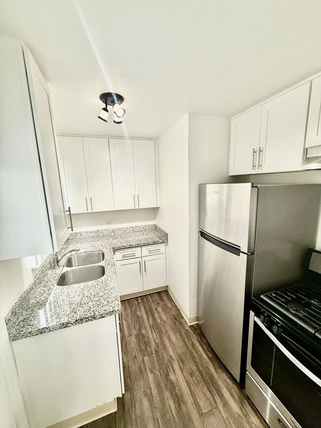 Building Photo - SDAve (Webber) Unit 2053