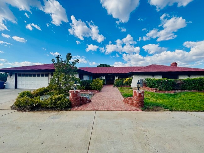 Photo - 527 Westlake Dr