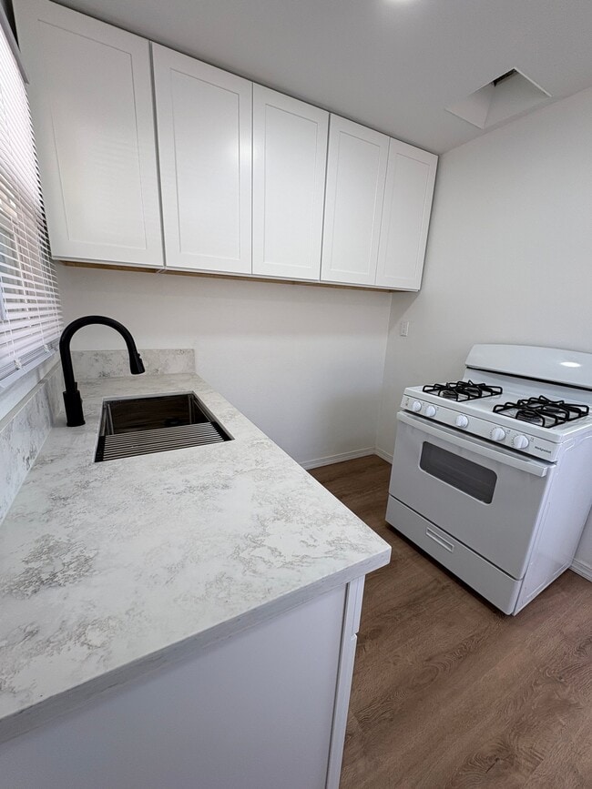 Photo - 737 W Vernon Dr