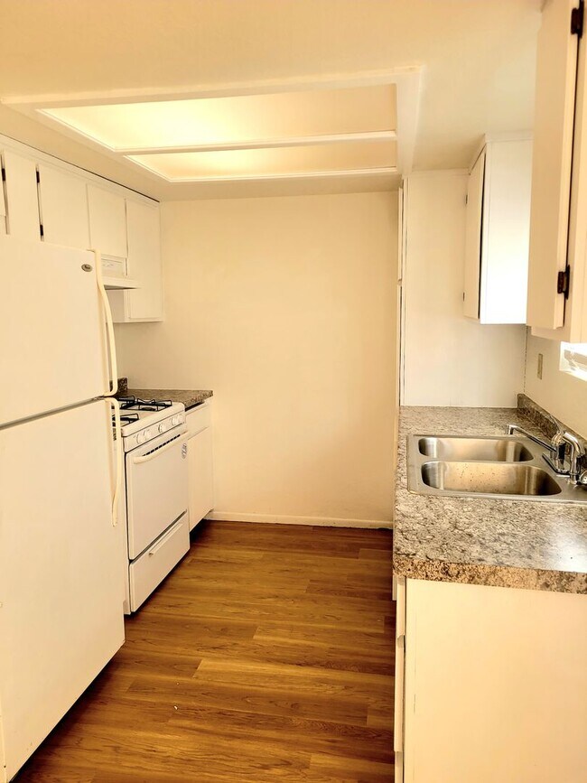 Photo - You will love this 2 bedroom 1.5 bath in 29 Palms  Close to Marine Base