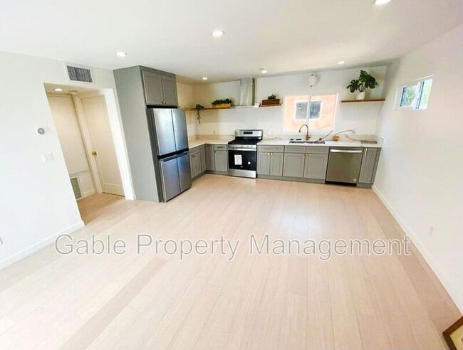 Photo - 2320 Fernleaf St