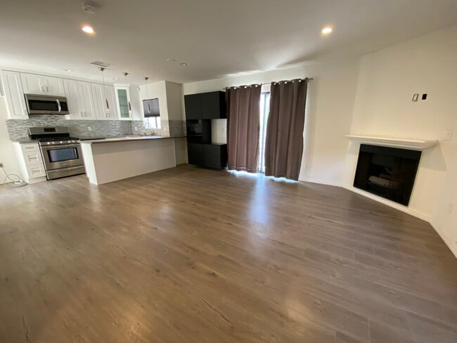 Photo - 1801 W Victory Blvd Unit 102