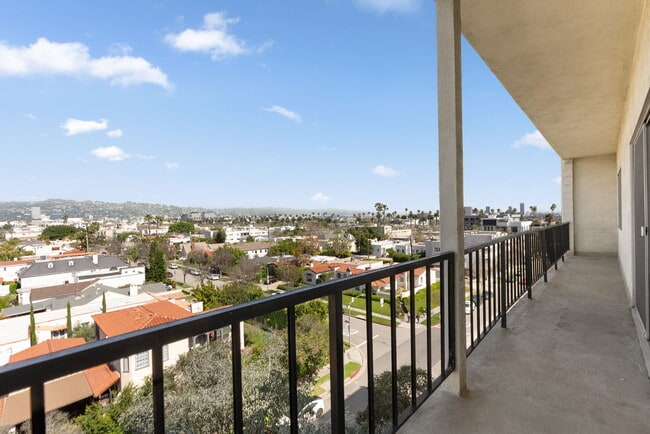 Photo - 1115 S Elm Dr