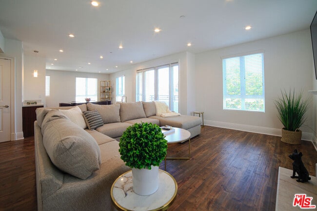 Photo - 907 S Shenandoah St Unit Ph 401