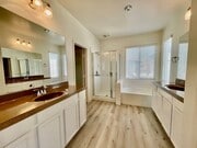 Photo - Beautiful 5bdrm in Riverbend House