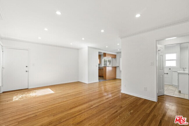 Building Photo - 1235 N Harper Ave Unit 15 Rental