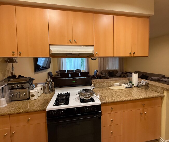 Photo - 1050 N Kingsley Dr Unit 1050 N. Kingsley Ave., #E