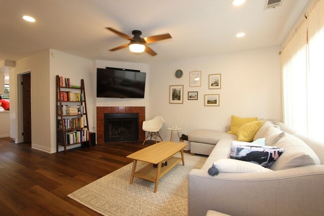 Photo - 3821 Albatross St Unit 3