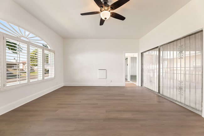 Photo - 6250 S Van Ness Ave