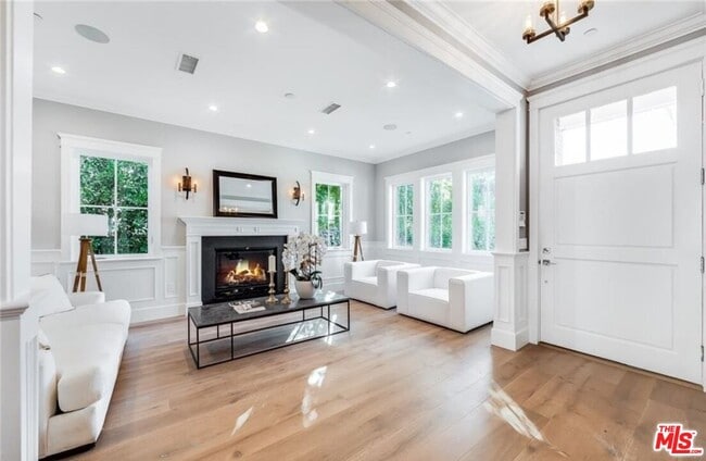 Photo - 4710 Noeline Ave