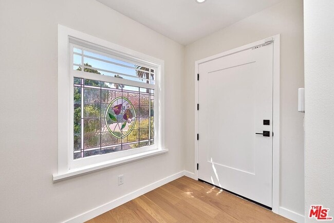 Photo - 916 S Victoria Ave