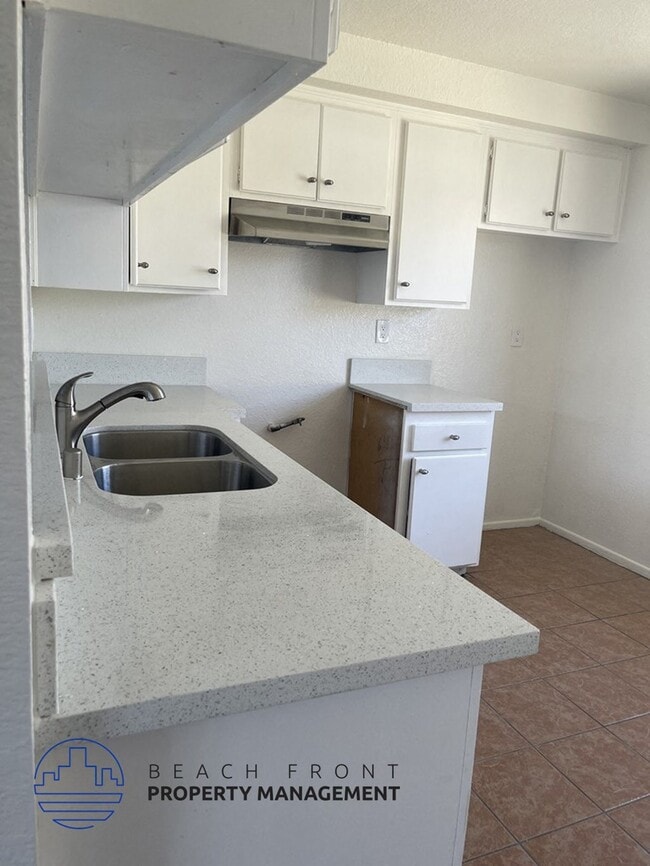 Photo - 11503 Menlo Ave