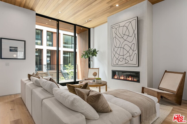 Photo - 610 S Van Ness Ave