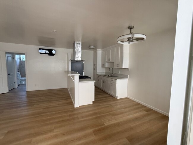 Photo - 423 S Sherbourne
