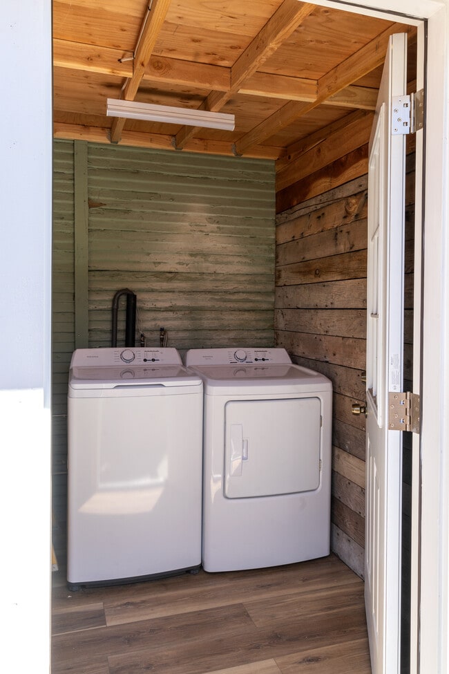 laundry room 2 - 207 E Avenue 31 Unit 2 Jasmine Window 207 1.25