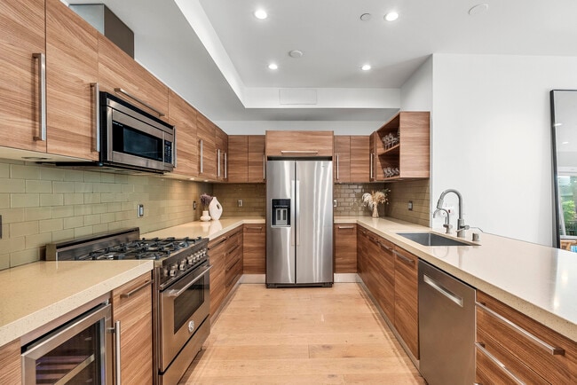 Photo - 855 N Croft Ave Unit 301