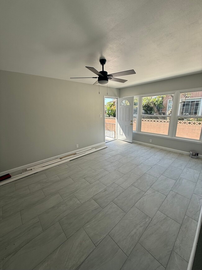 Building Photo - 4950 Southall Ct Unit B
