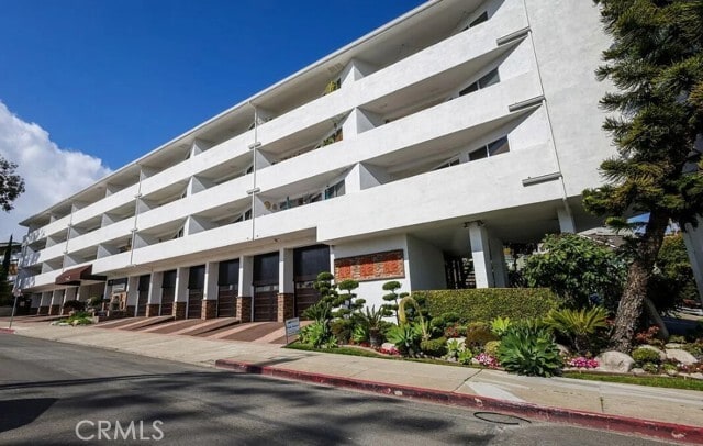 Building Photo - 100 Cliff Dr Unit 6