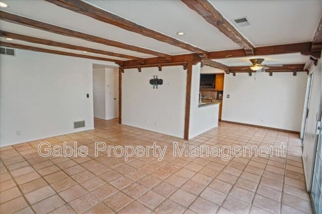Photo - 28015 Glasser Ave
