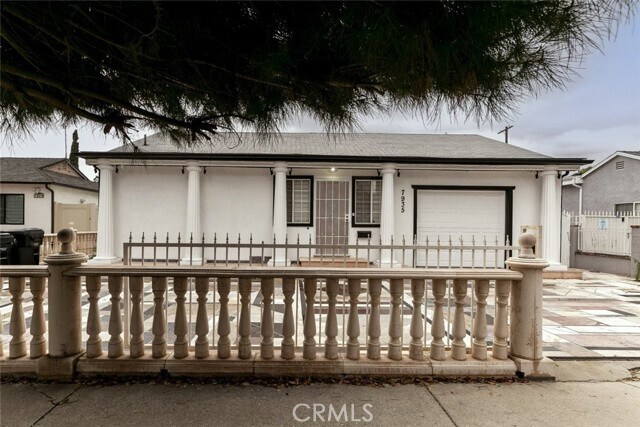 Photo - 7935 Hazeltine Ave