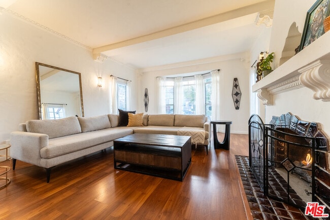 Photo - 4198 Angeles Vista Blvd