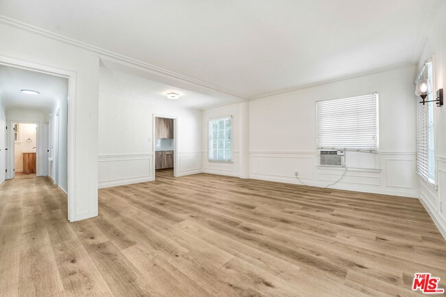 Photo - 308 S Reeves Dr Unit 310C