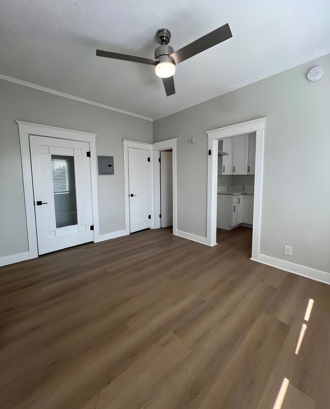 Building Photo - 194 W 41st Pl Unit 11