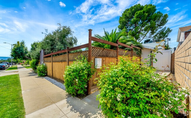 Building Photo - 6639 Yolanda Ave Rental