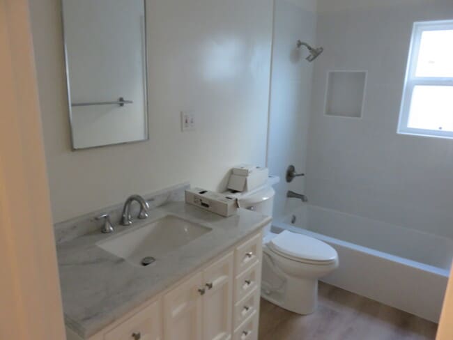 Photo - 828 W Glenoaks Blvd Unit 828