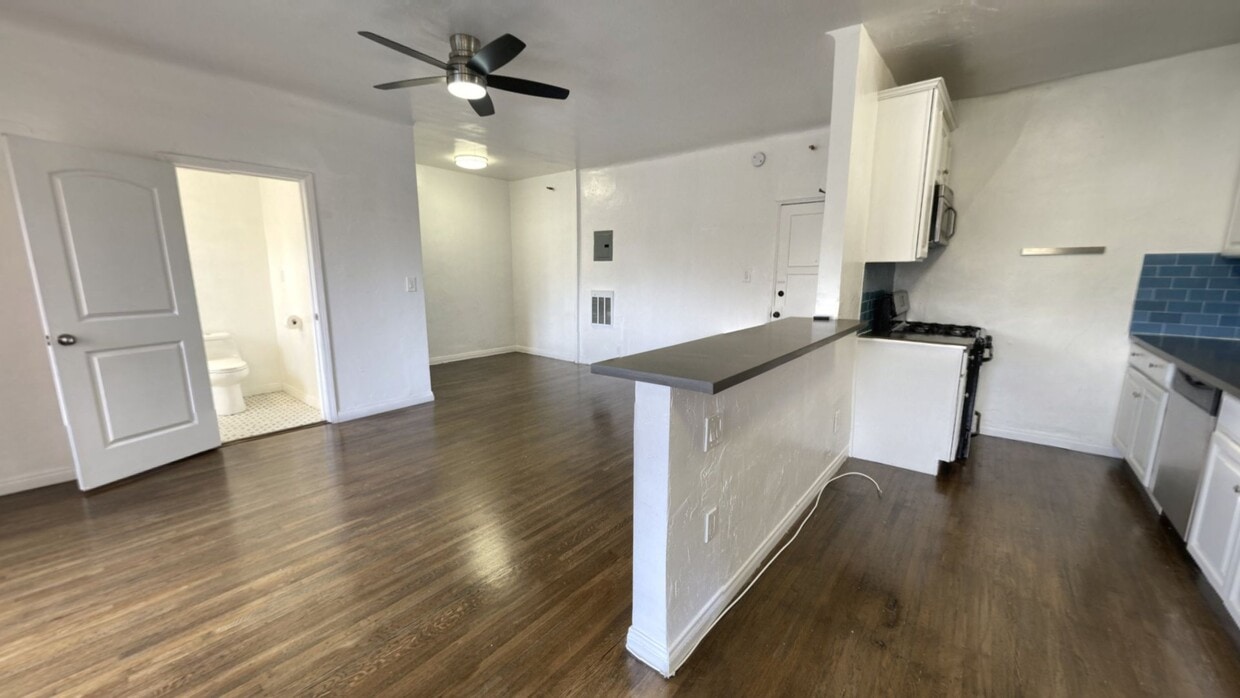3D Tour - EC1 - 1650 Echo Park Apartments