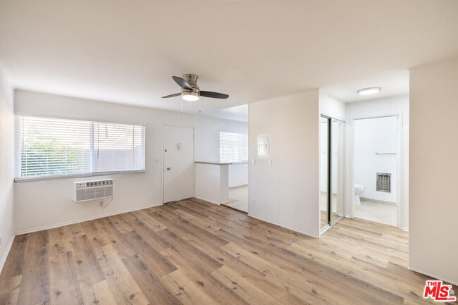 Photo - 5541 Newcastle Ave Unit 21