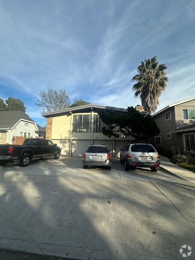 Building Photo - Newport Ave Unit 4 Rental