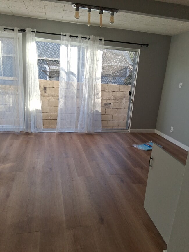 Photo - 1548 N Kingsley Dr