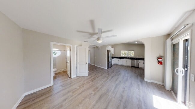 Building Photo - Newly Renovated! 4BD + Attached Studio Rental