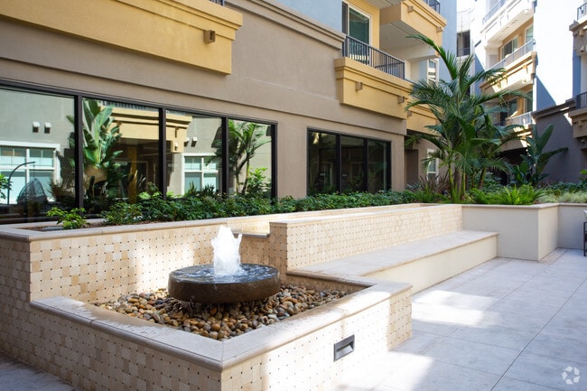 Building Photo - 7403