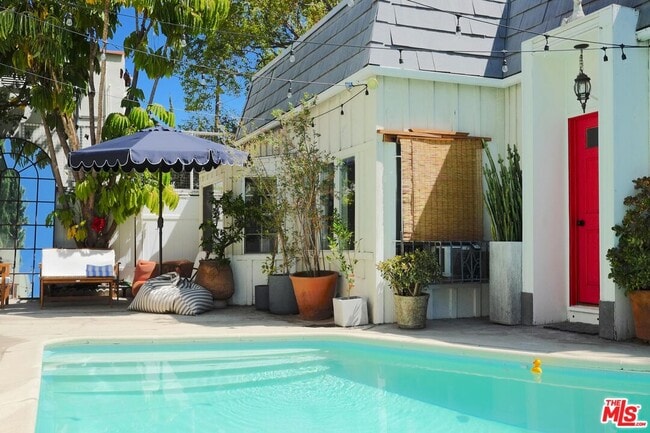 Building Photo - 8998 Lloyd Pl