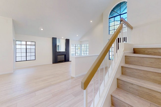 Photo - 5813 Serrania Ave