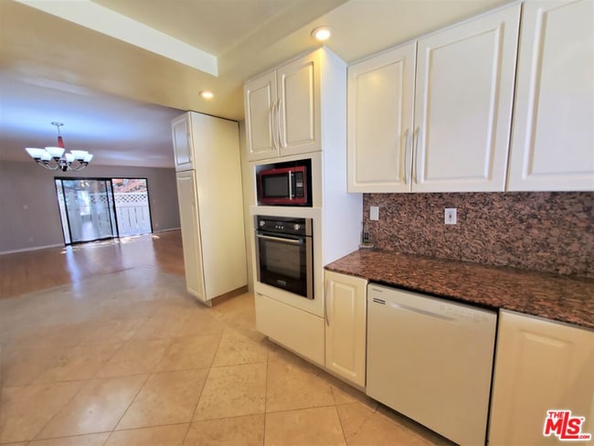 Photo - 4365 McLaughlin Ave