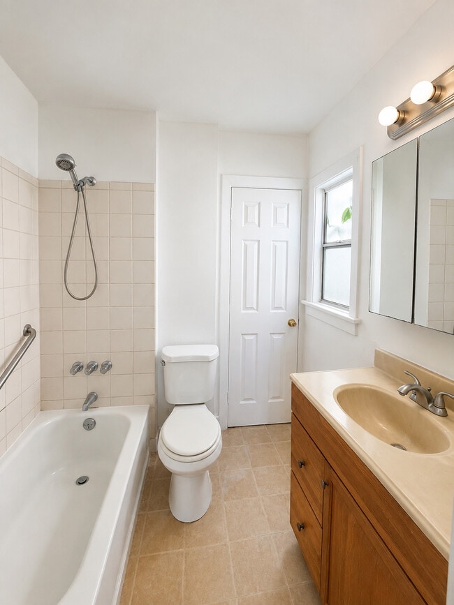 Photo - 2933 S La Brea Ave Unit 2933