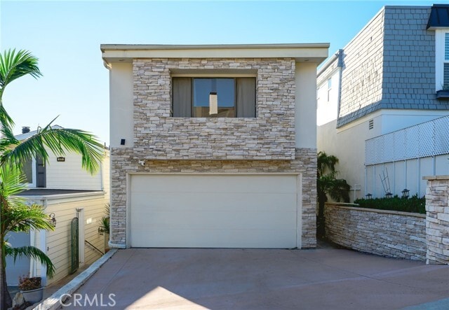 Building Photo - 883 Katella St