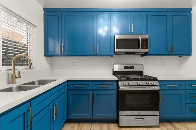 Photo - 1078 E 7th St Unit 04