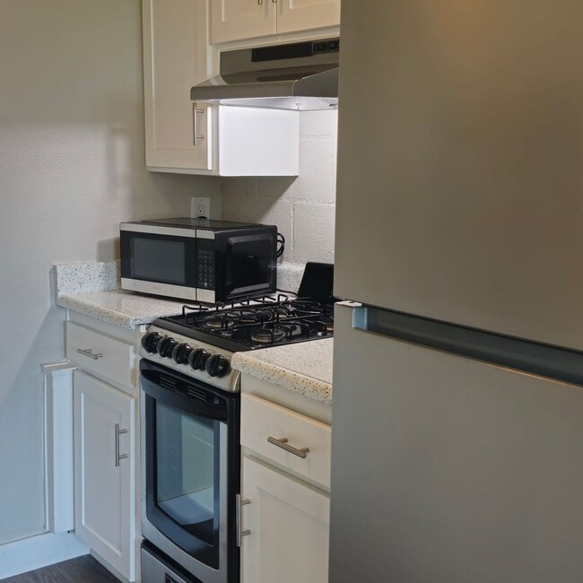 Photo - Welcome to La Villa Lake Apartments- 55+ B...