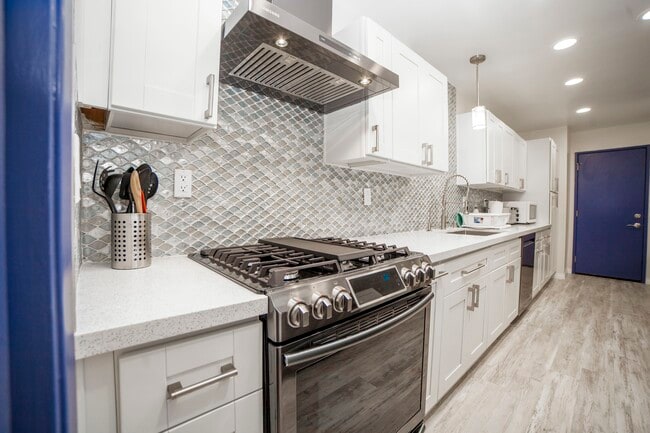 Photo - 20651 Roscoe Blvd