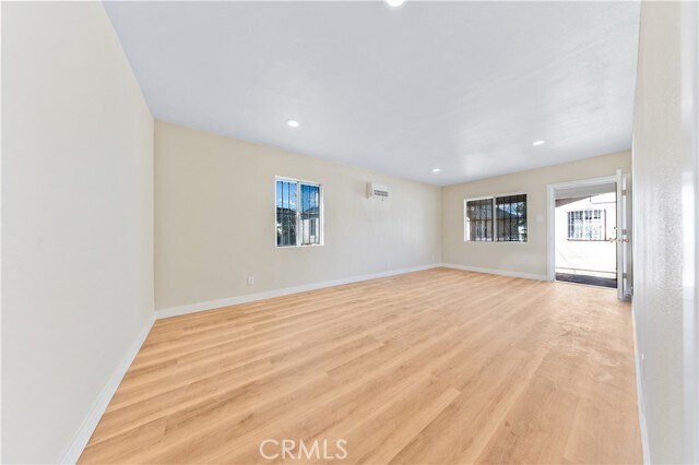 Photo - 122 W 53rd St