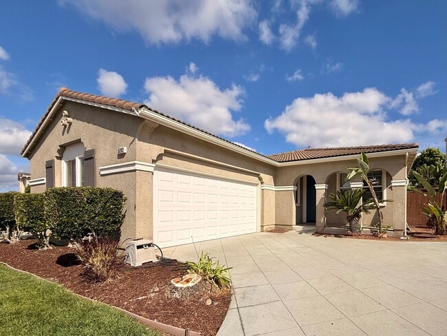 Building Photo - Stunning 4 bedroom home in Oceanside!!