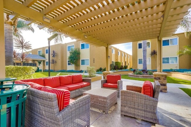 Pergola - Whiffle Tree Apartments