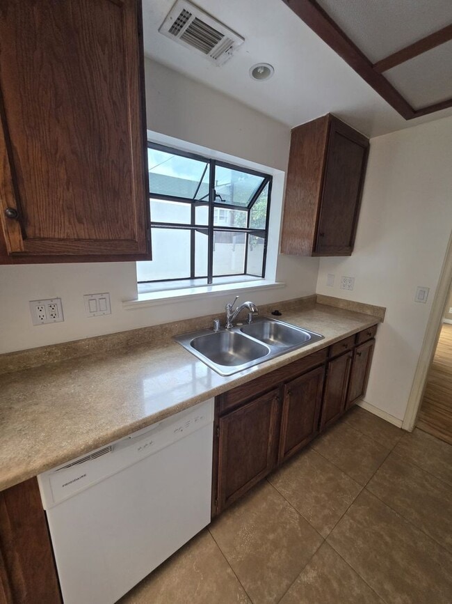 Photo - 2072 Unit 5034