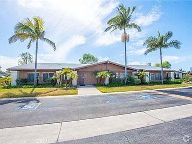 Building Photo - 2 Bedroom in Oceana Mission 55+ Community Rental
