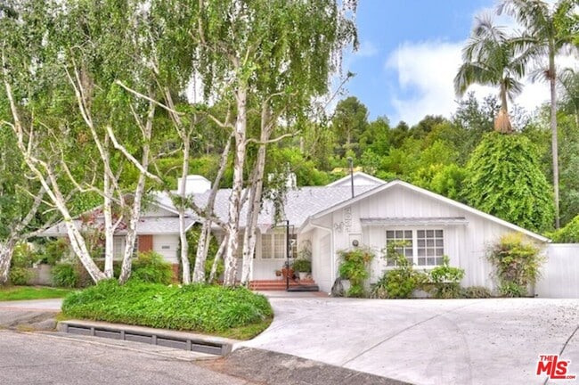 Photo - 4031 Hollyline Ave House