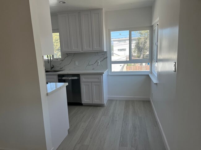 Photo - 18139 Roscoe Blvd